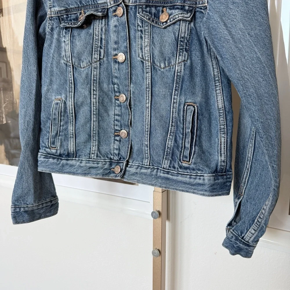 Gap Kids Girl Trucker Denim Jacket Blue Size 14-16 Snap Front Long Sleeve Casual